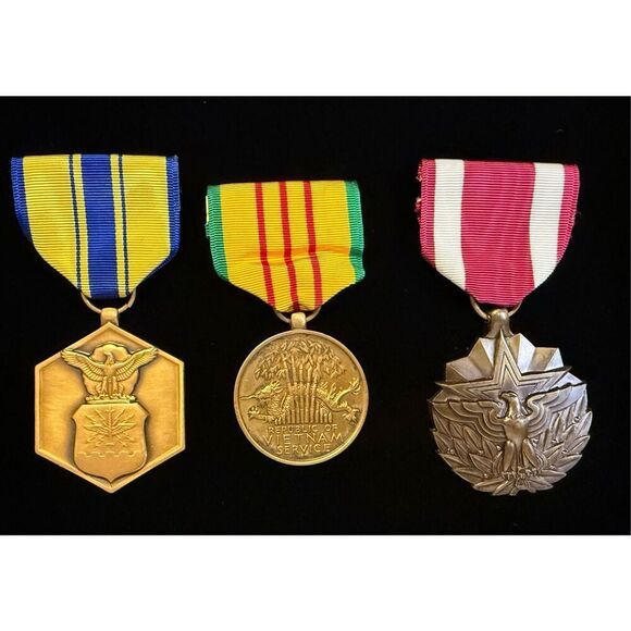 Military Medals Set of 3 Merit, Meritorious Service & Vietnam Service - Picture 1 of 10